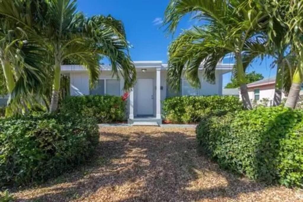 Jungle Cottage With Luxury Pool, Hot Tub And More! Lake Worth Beach Bagian luar foto