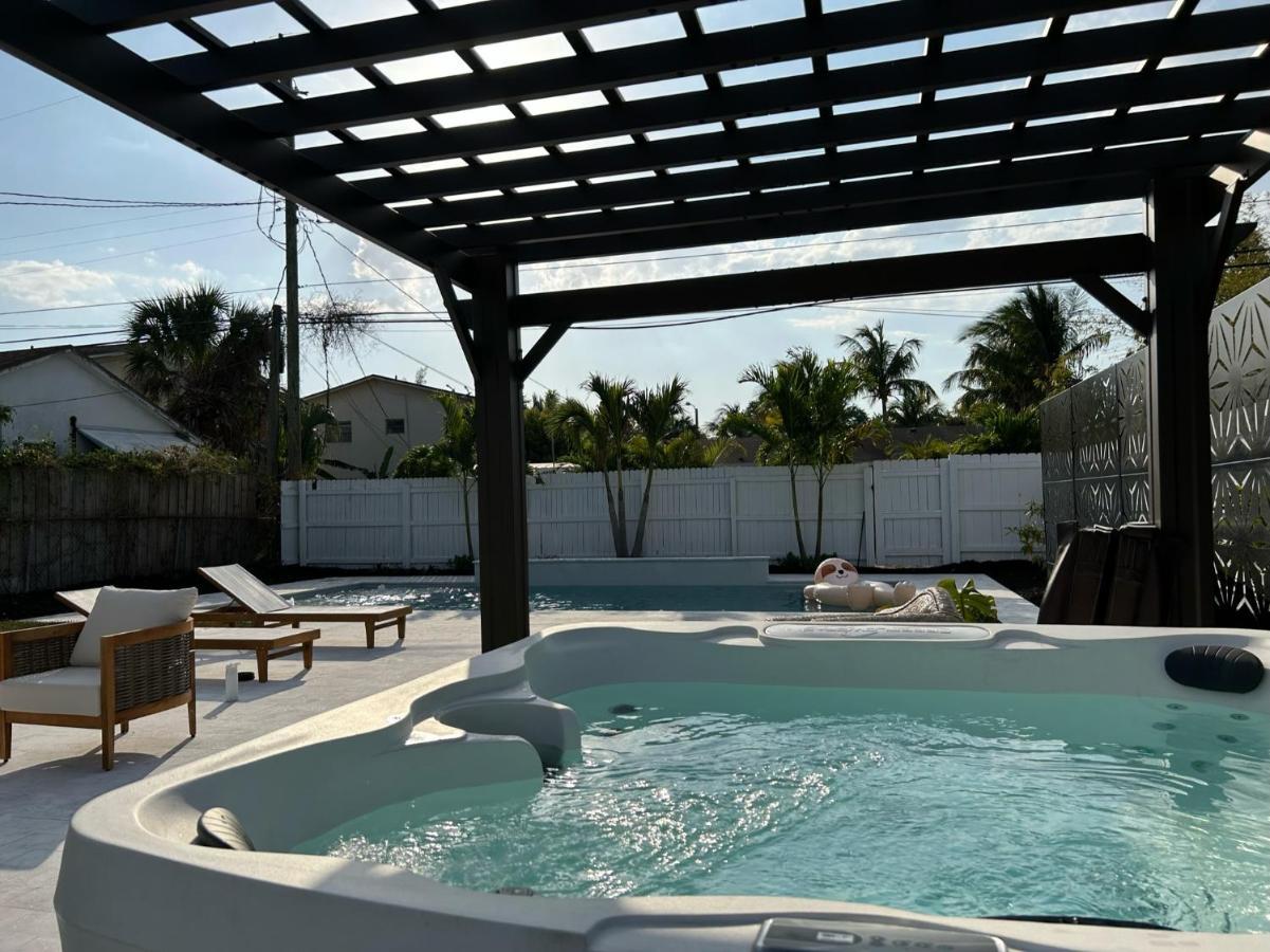 Jungle Cottage With Luxury Pool, Hot Tub And More! Lake Worth Beach Bagian luar foto